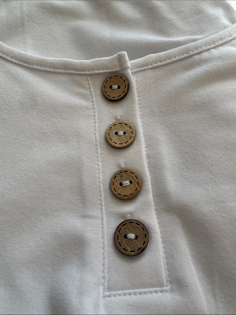 Women’s White Button-Front Tank Top, size large. - Picture 7 of 9
